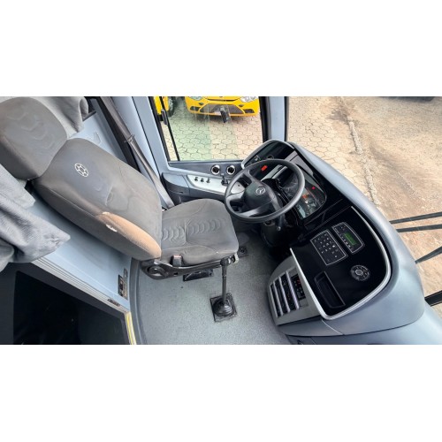 2 unid. G71050 M. Benz O500R wc e ar cond