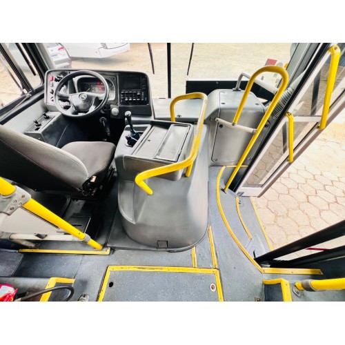 Caio Apache Vip M.Benz OF-1721 ar condicionado